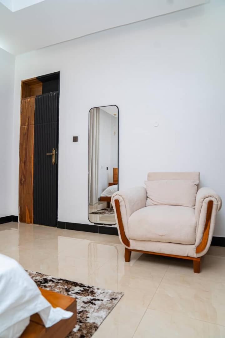 Unit Number 1 Apartment Nkunjila Luaran gambar