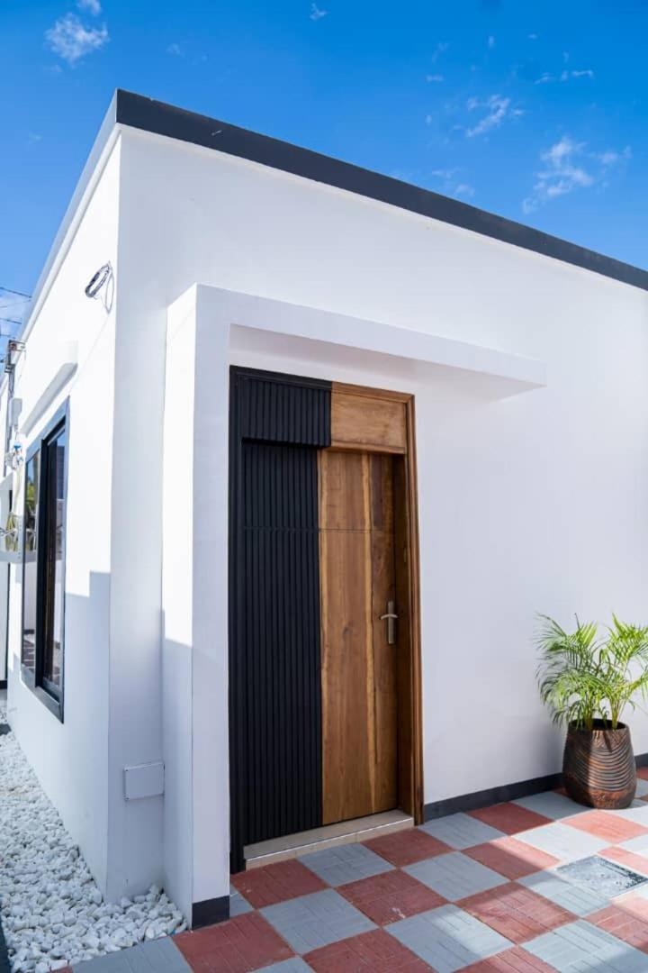 Unit Number 1 Apartment Nkunjila Luaran gambar
