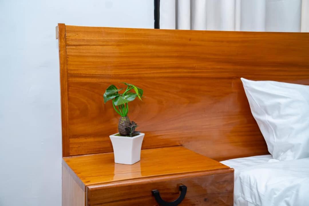 Unit Number 1 Apartment Nkunjila Luaran gambar