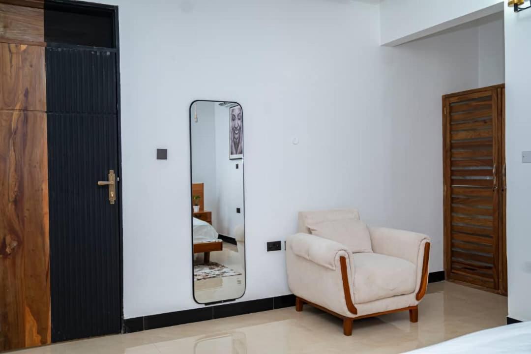 Unit Number 1 Apartment Nkunjila Luaran gambar