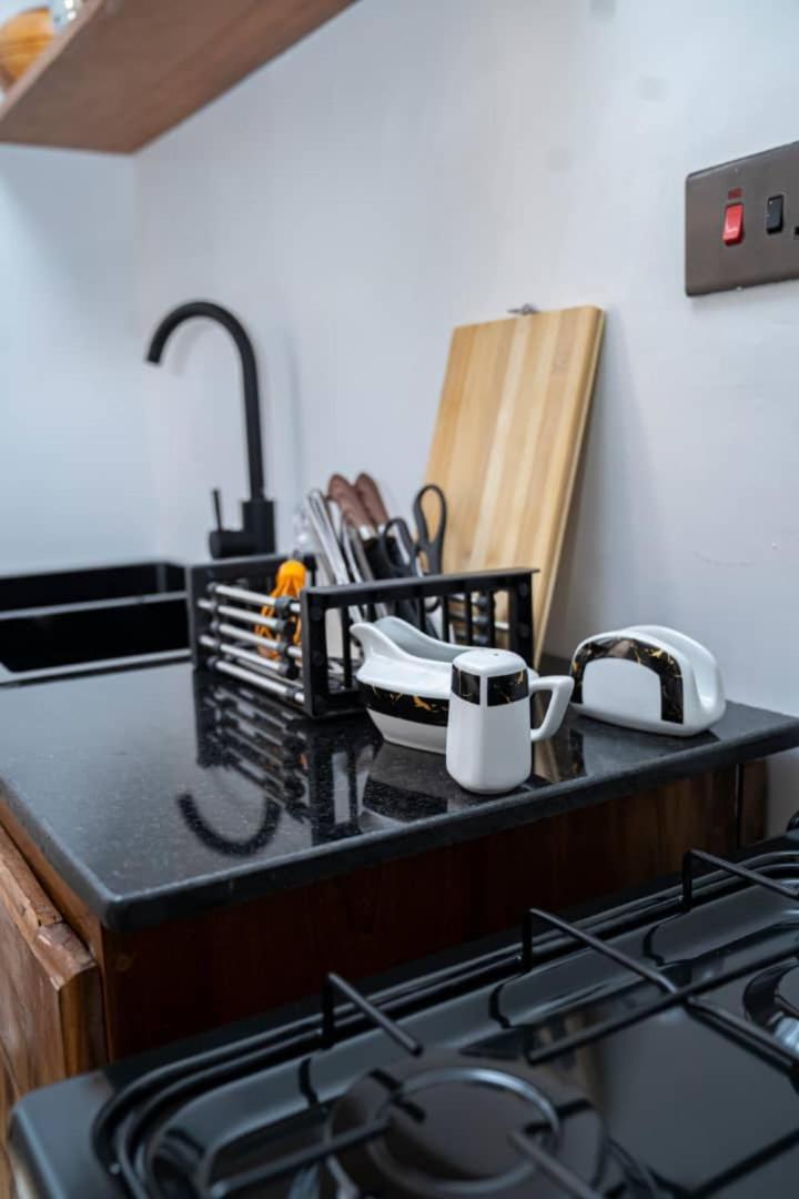 Unit Number 1 Apartment Nkunjila Luaran gambar