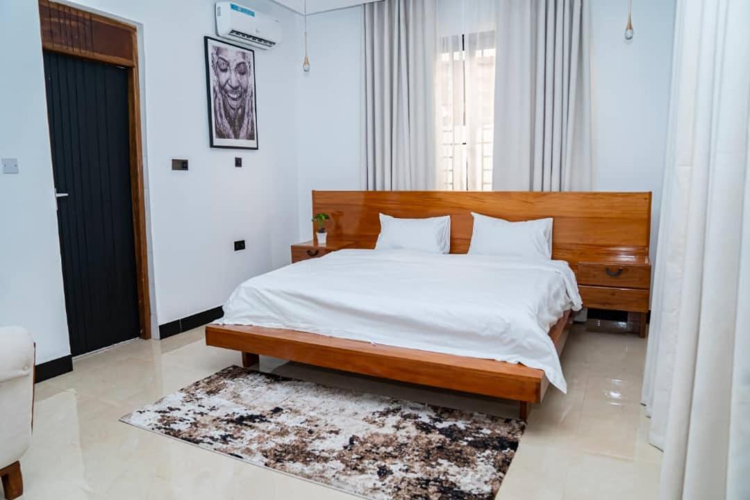 Unit Number 1 Apartment Nkunjila Luaran gambar