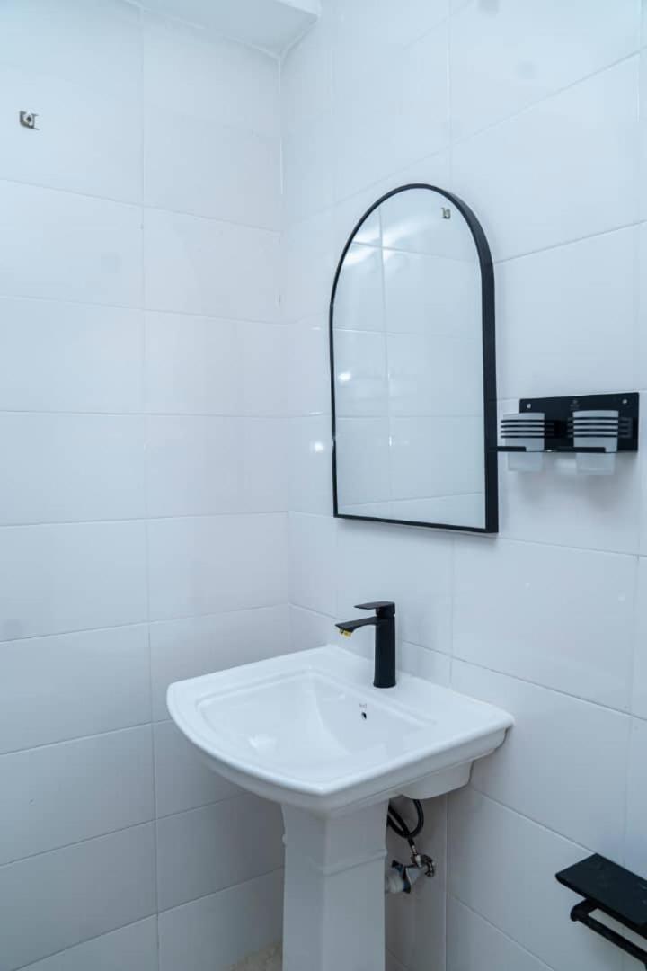 Unit Number 1 Apartment Nkunjila Luaran gambar